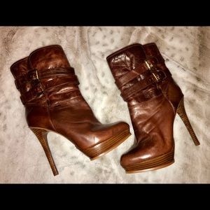 Brown Michael Kors boots 😍
